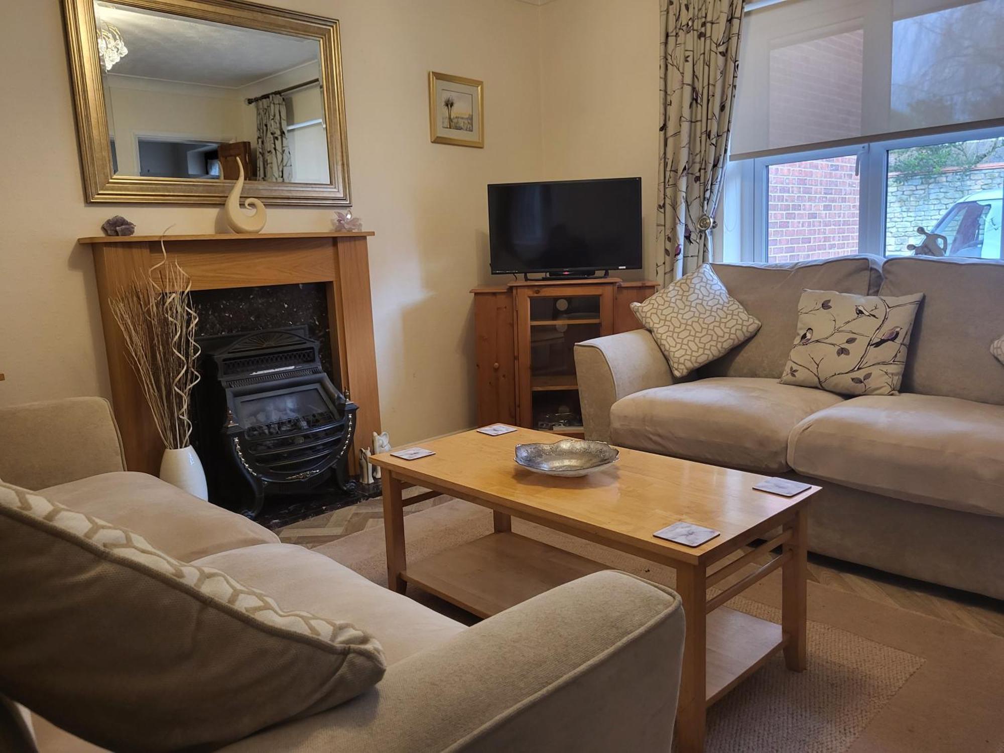 Grayz Townhouse - Free Onsite Parking For 2 Cars Villa Lincoln Buitenkant foto
