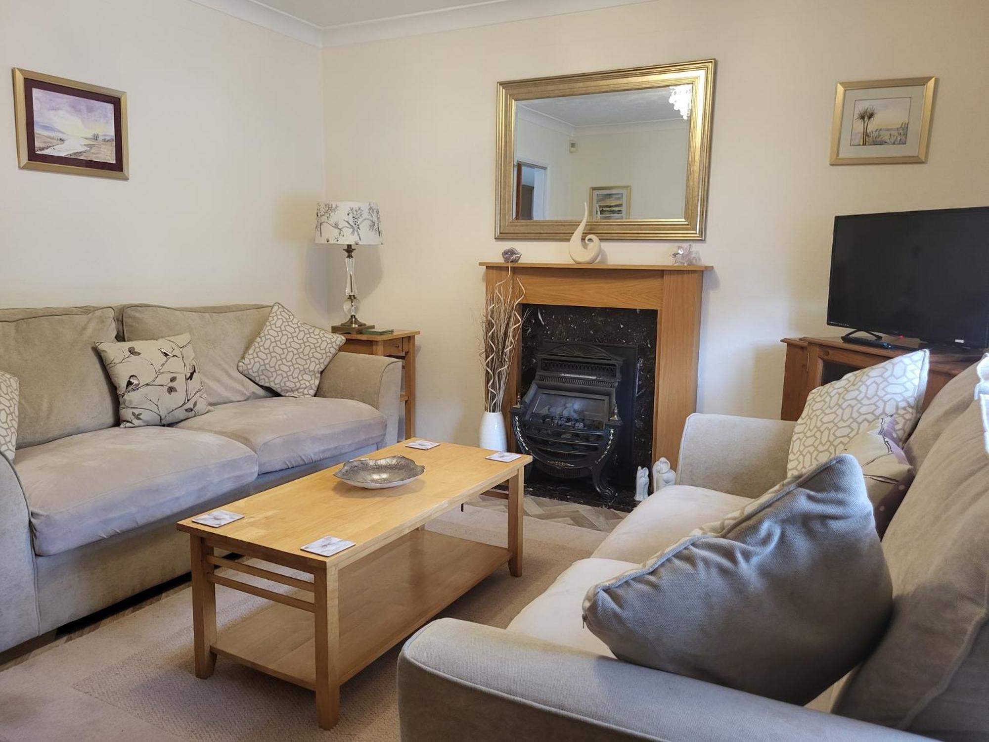 Grayz Townhouse - Free Onsite Parking For 2 Cars Villa Lincoln Buitenkant foto